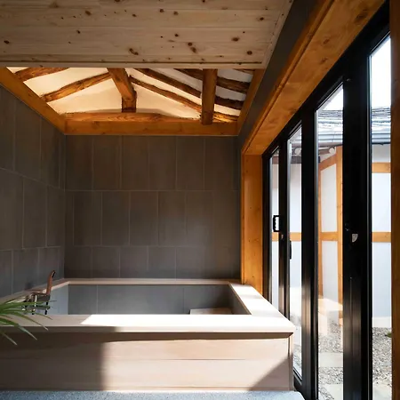 Maison Sunlit